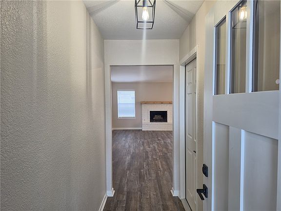 3rd image of 4961 Shadowbend Dr