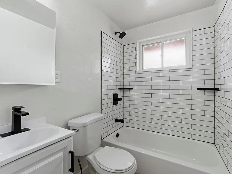131 S Joslyn Dr — Photo 8