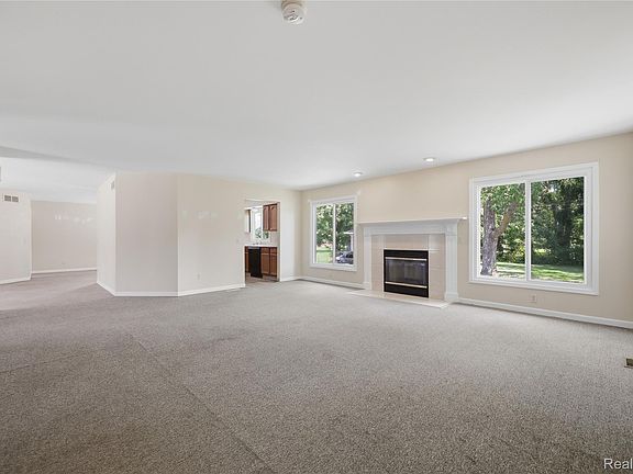 4th image of 34294 Maple Lane Dr