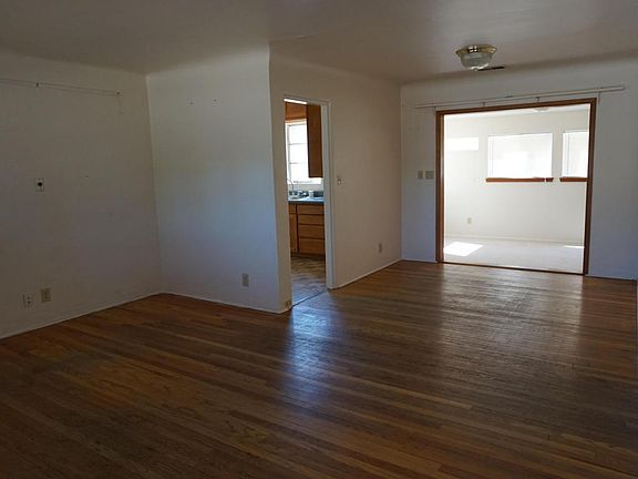 4th image of 2928 Santa Monica Ave SE