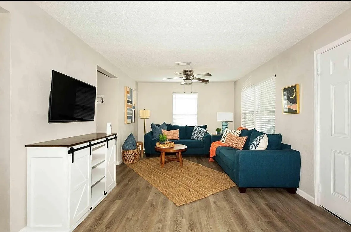 2 bed, 2.0 bath, 996 sqft, $1,800 — Photo 3