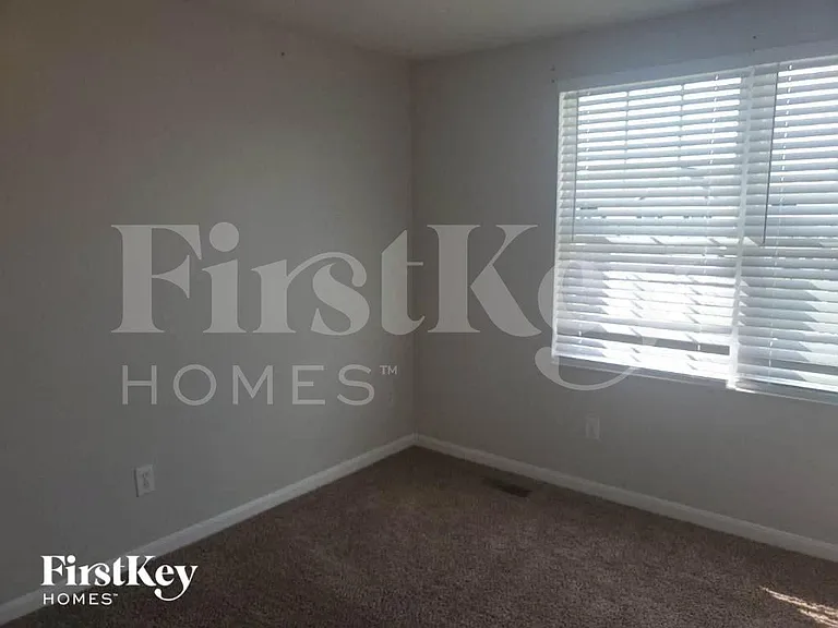 356 Brandon Dr — Photo 16