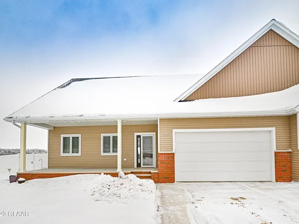 1319 14th Ave SE, East Grand Forks, MN 56721