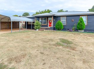 424 Pryor Dr, Lindsay, OK 73052