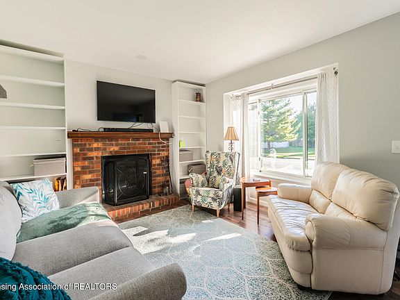 5th image of 1765 Foxwood Dr