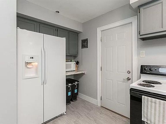 3rd image of 1407 Wildwood Dr NE