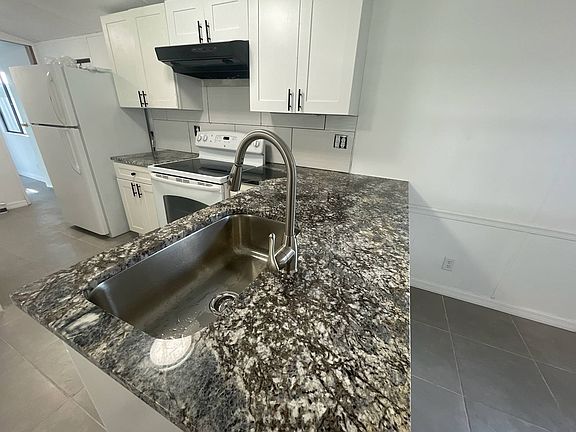 2nd image of 1276 Paul St