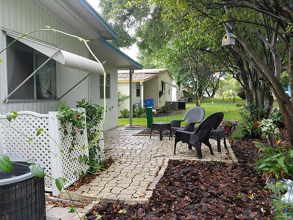 4th image of 401 Summerhill Dr