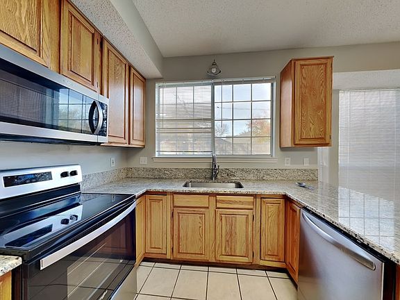 4th image of 122 Starbridge Ln