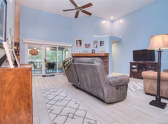 5th image of 127 Tanya Ct