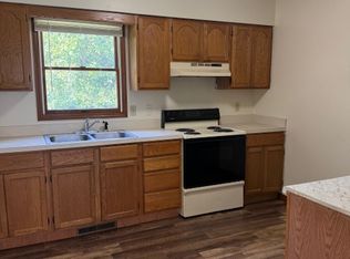 1000 N Townline Rd APT 27, Lagrange, IN 46761