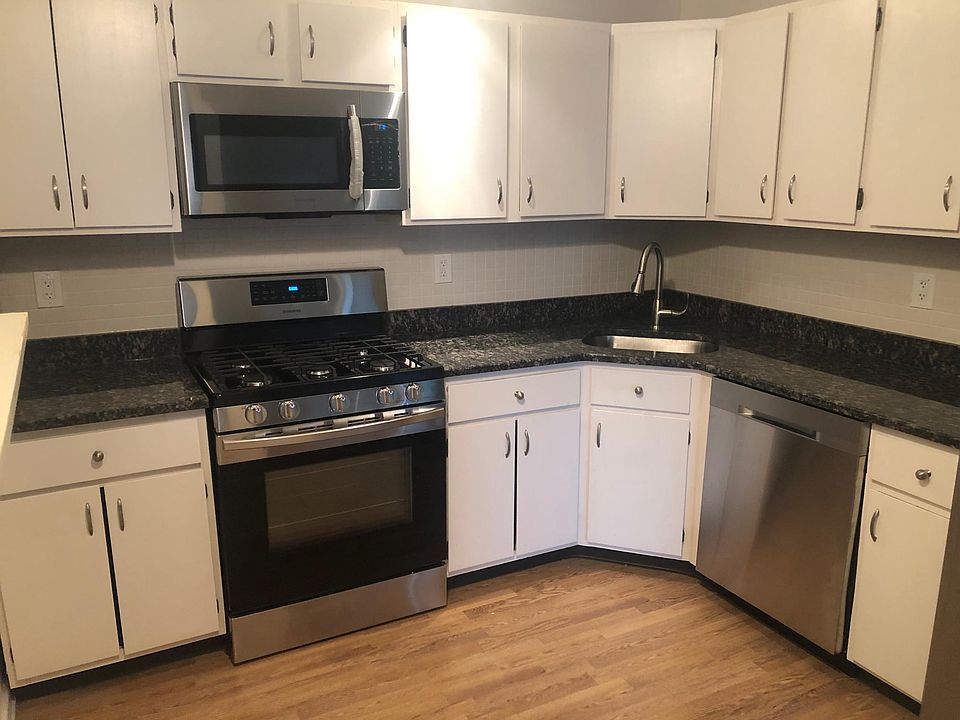 1st image of 328 Bromley Pl #328