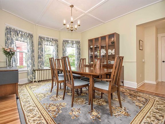 5th image of 35 Paumanake Ave