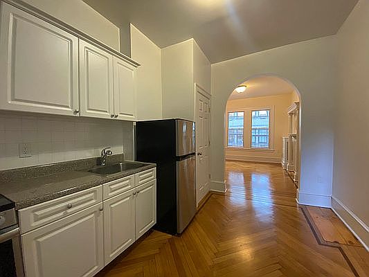 3rd image of 26 W 27th St APT 71