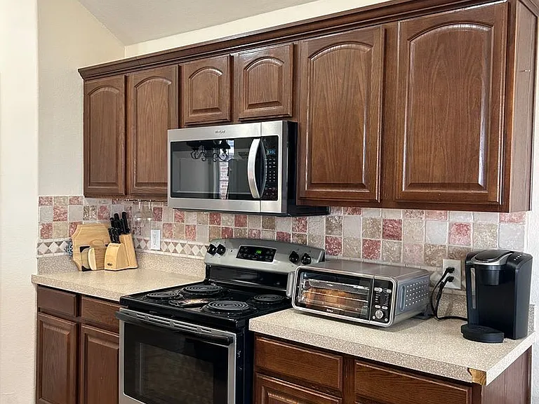 6911 Stonegate Dr — Photo 1