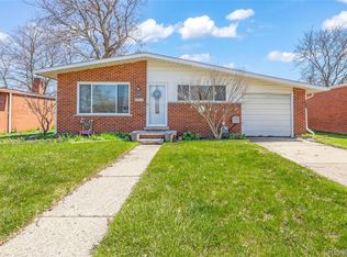 8138 Hillcrest Blvd, Westland, MI 48185