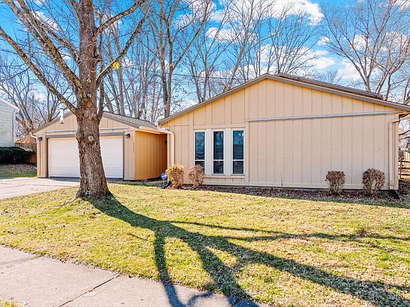 3rd image of 4775 Timberknoll Dr