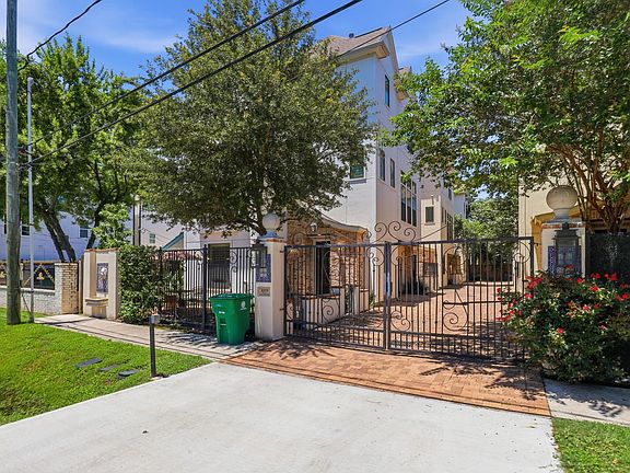 3rd image of 1009 W 24th St Unit A