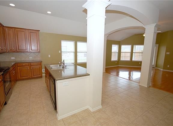 5th image of 5209 Balsam Dr
