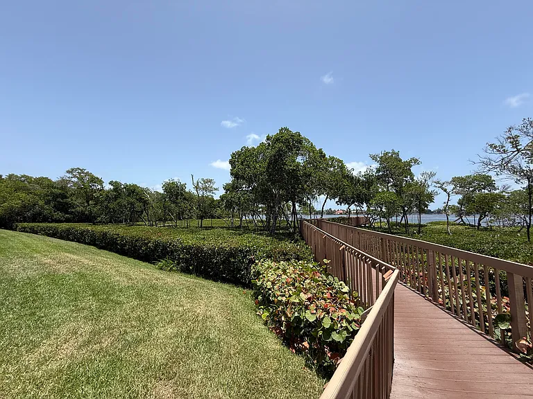 225 N Lakeshore Dr — Photo 68