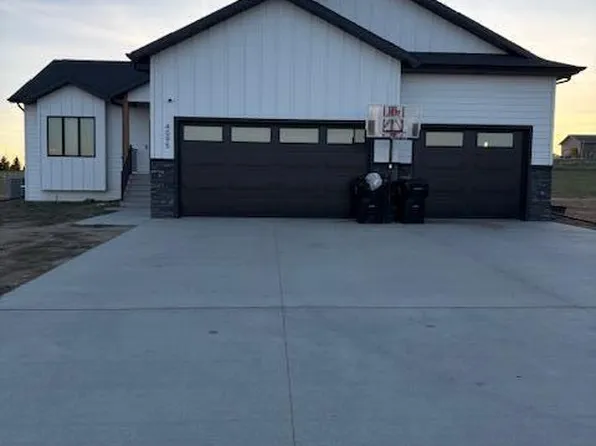 4095 Acres Dr, Dickinson, ND 58601