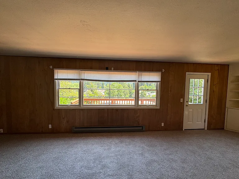 218 Phelps St — Photo 12