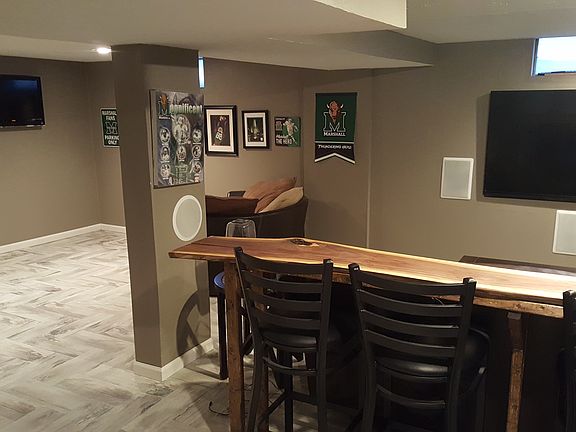 5th image of 1095 Hilton Dr