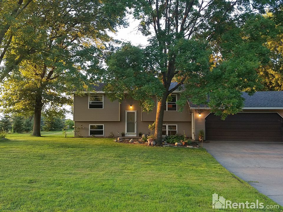 1st image of 2001 Deerwood Ln NE