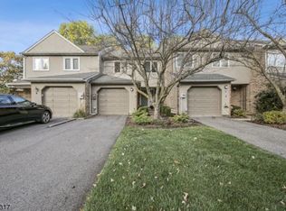 6 Guilford Ct, Morris Plains, NJ 07950