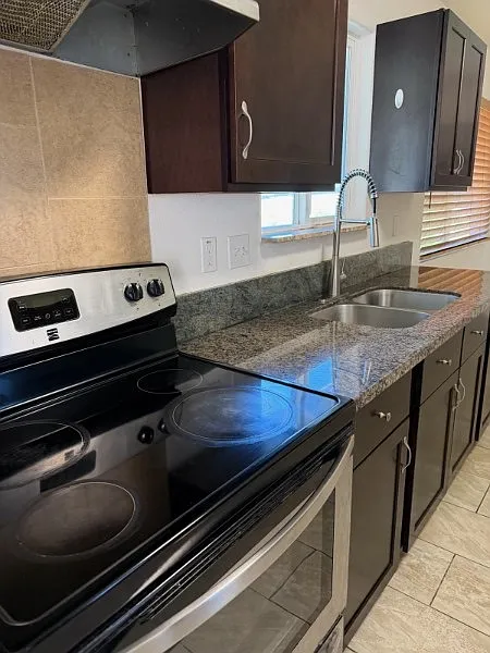 3 bed, 2.5 bath, 1158 sqft, $2,200 — Photo 4