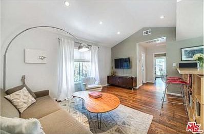 5th image of 3742 Barry Ave