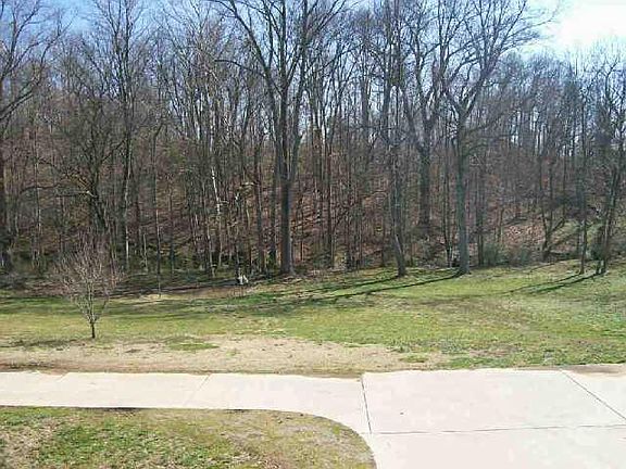 5th image of 455 Woodland Creek Dr