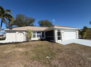 907 NE 17th Ter, Cape Coral, FL 33909