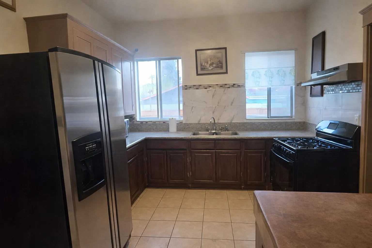 12 bed, 3435 sqft, $800 — Photo 3