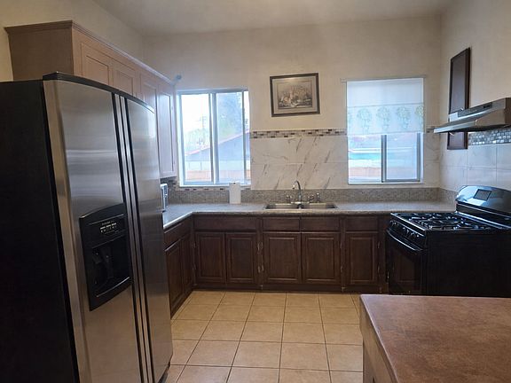 3rd image of 837 N G St #14