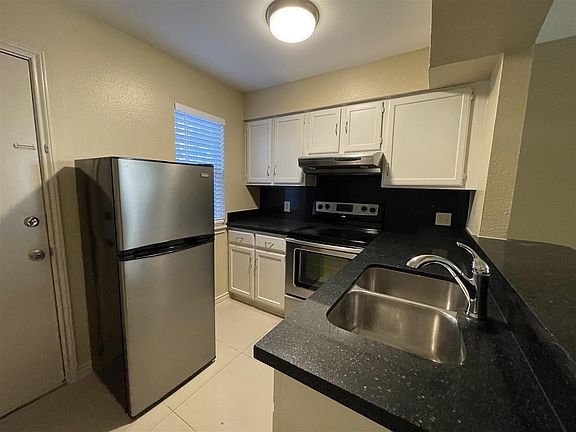 4th image of 4018 N Meadow Ave APT 11