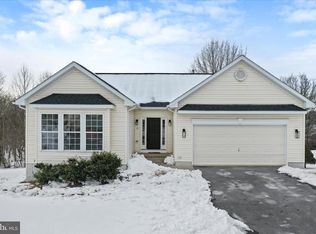 17 Hook Dr, Martinsburg, WV 25405