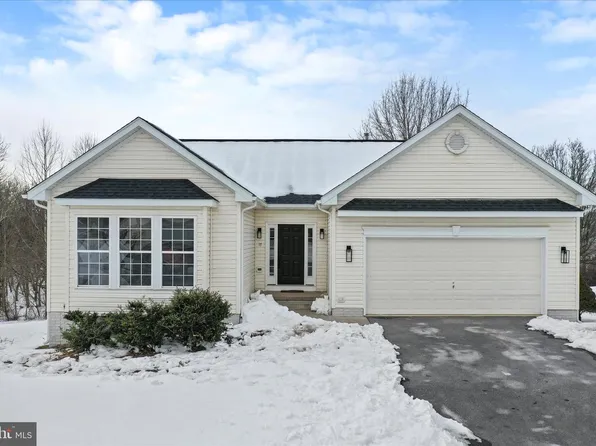 17 Hook Dr, Martinsburg, WV 25405