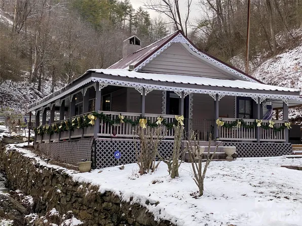 300 N Main St, Marshall, NC 28753