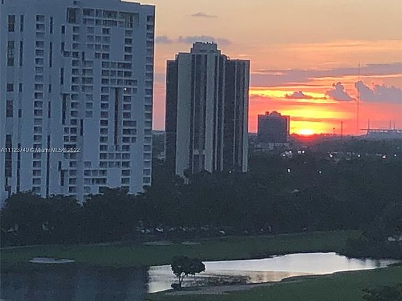 5th image of 20201 E Country Club Dr APT 2202