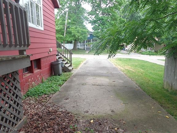 3rd image of 230 W Union St