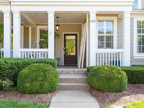 3rd image of 228 Pennystone Cir