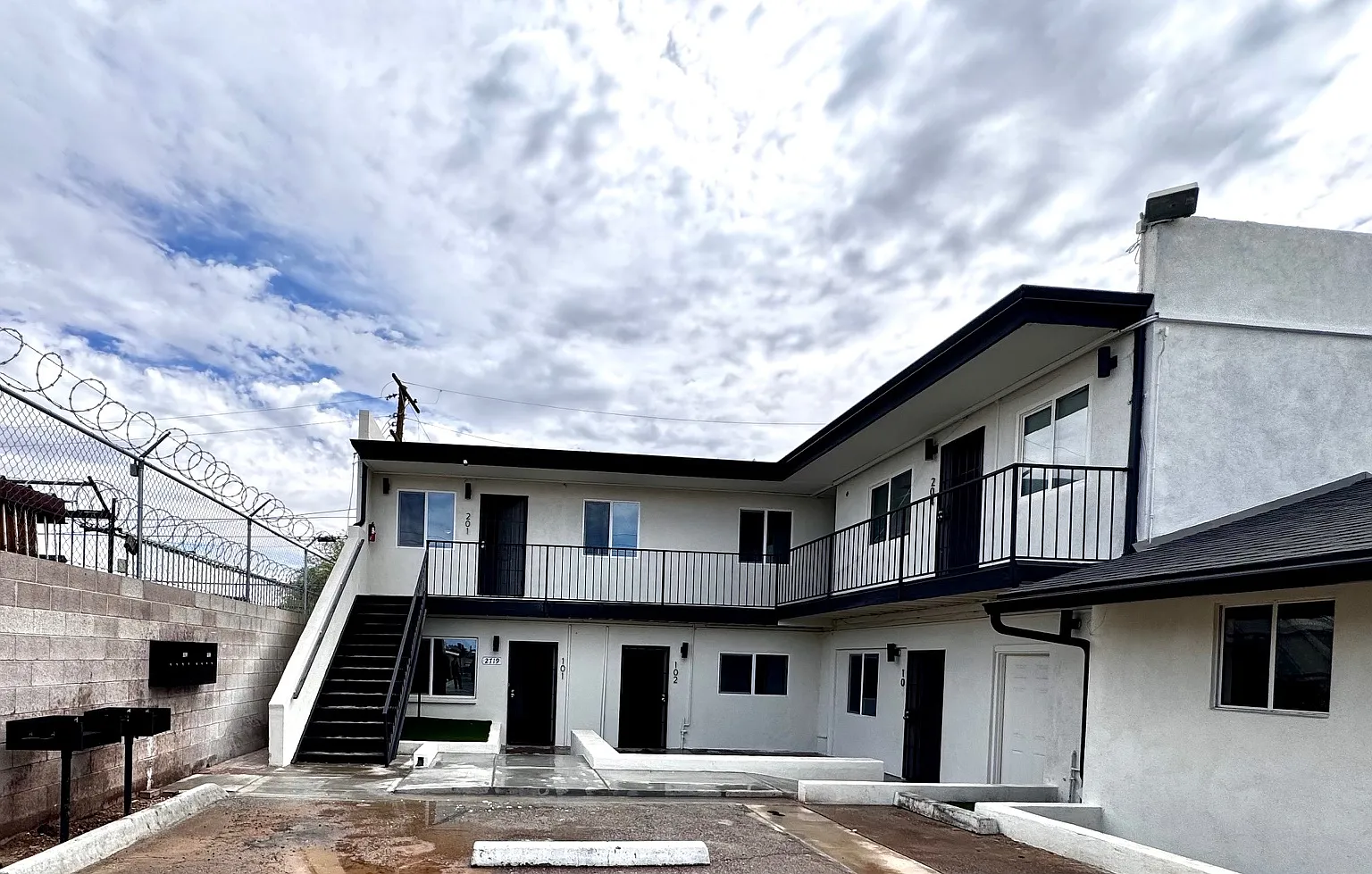 2719 W Maryland Ave — Photo 4