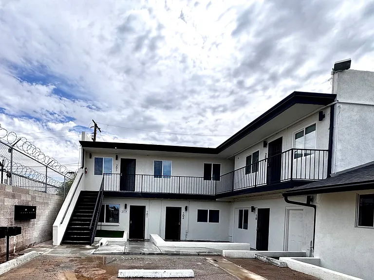 2719 W Maryland Ave #203 — Photo 4