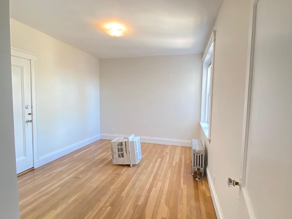 2nd image of 28 Langdon St #12G