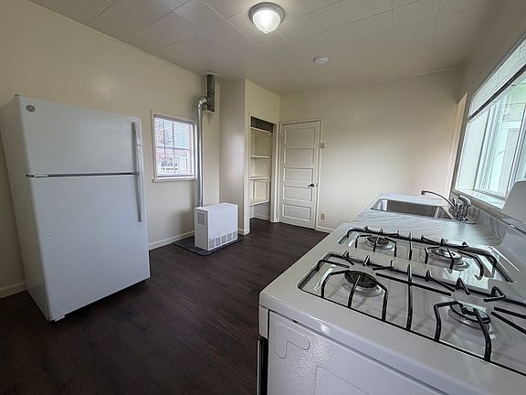5th image of 3500 Spring St