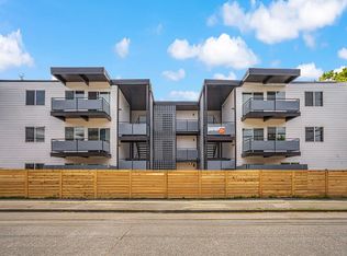 1725 SW Barton St #305, Seattle, WA 98106