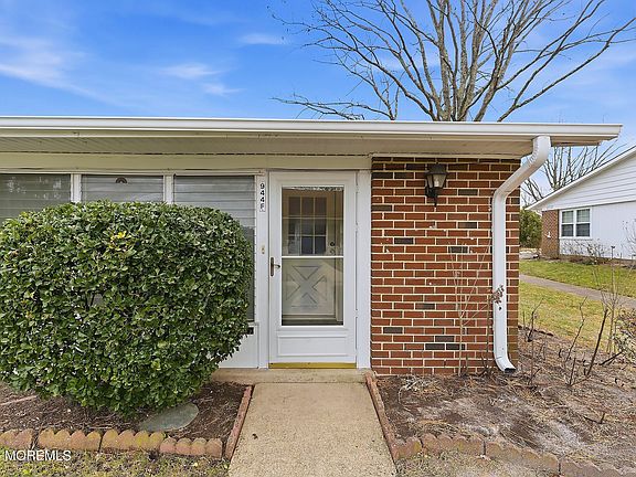 2nd image of 944F Aberdeen Drive