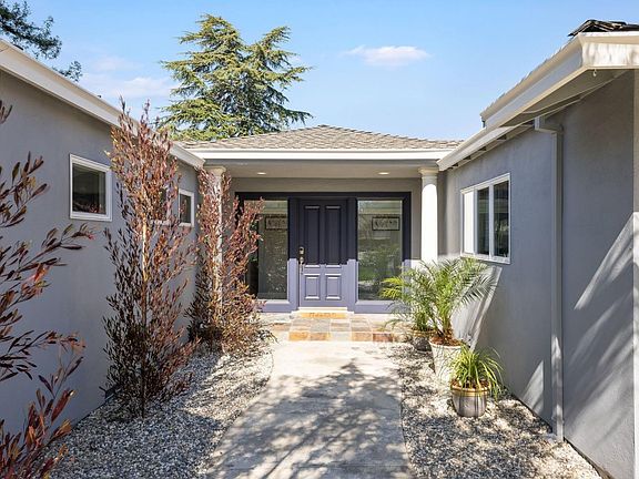 3rd image of 1025 Earlington Ct