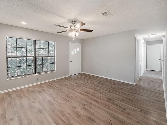 5th image of 4814 Victory Dr